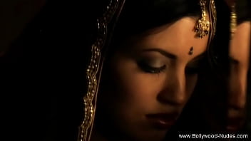 Sensual Indian Dancer’s Intimate Moves That Will Leave You Breathless