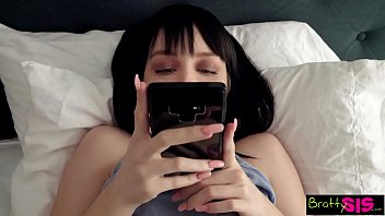 Is That Your Cock? Stepsister Gets Fucked After Discovering Stepbrother’s Nude Pic S13:e6