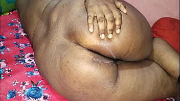 Neighbor’s Tamil Boy Gives Headphones Blowjob To Tamil Girl