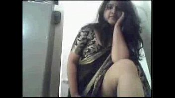 Desi Milf Peeling Off Her Clothes