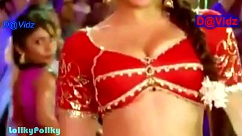 Kareena’s Sizzling Midriff Reveal